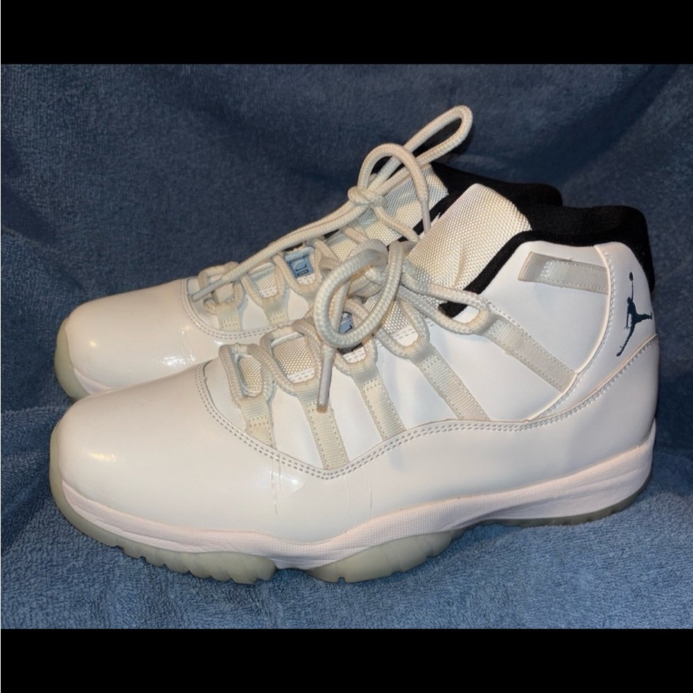 Air Jordan 11 Retro sneakers, Men’s Size 11.5